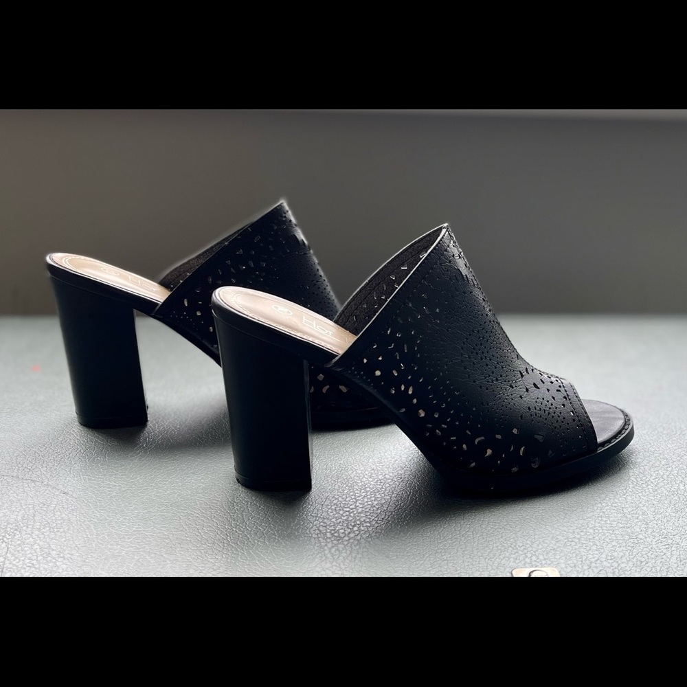 Short heel sandals